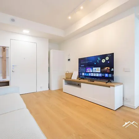 Waterfront Lux| Studio|a/c|parking|gym|wifi By Tilo * Cenova